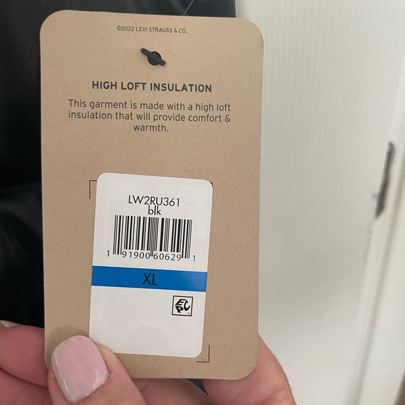 Levi Vegan Leather puffer vest xl - Picture 3 of 6